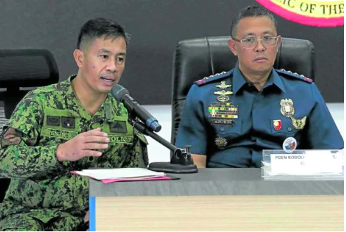 SNIPER’S ACCOUNT Police Col. Mark Pespes, who took out the three escaping prisoners including the one who took hostage former Sen. Leila de Lima, speaks to the press, together with Philippine National Police chief Gen. Rodolfo Azurin Jr. INQUIRER file photo / RICHARD A. REYES
