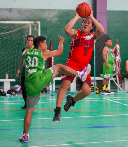 Tex-a-Kote's Roland Ceniza (#5) goes for a fadeaway jumper while Marlon Balita-an (30) of Civil Engineers-4 Epoxseal tries to block the shot during their A+E Island Premium Paints Cup 2022 game. | Photo from Ronex Tolin