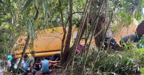 Photo of the bus accident in Bataan that killed a teacher.