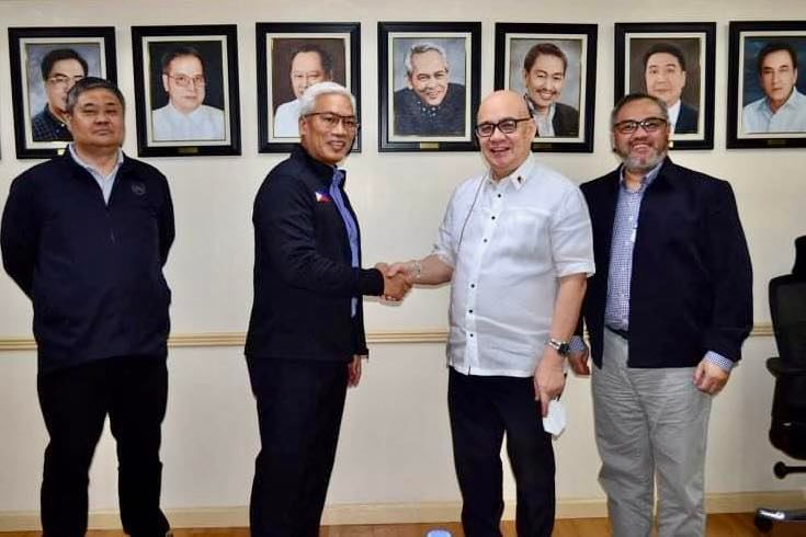 Noli Eala ( 2nd from left), Philippine Sports Commission (PSC) chairman makes a courtesy visit on Oct. 12 to Aurelio De Leon (3rd from left), Philippine Racing Commission (Philracom) chairman, at the Philracom Office in Makati on Oct. 12. | Photo courtesy of PSC