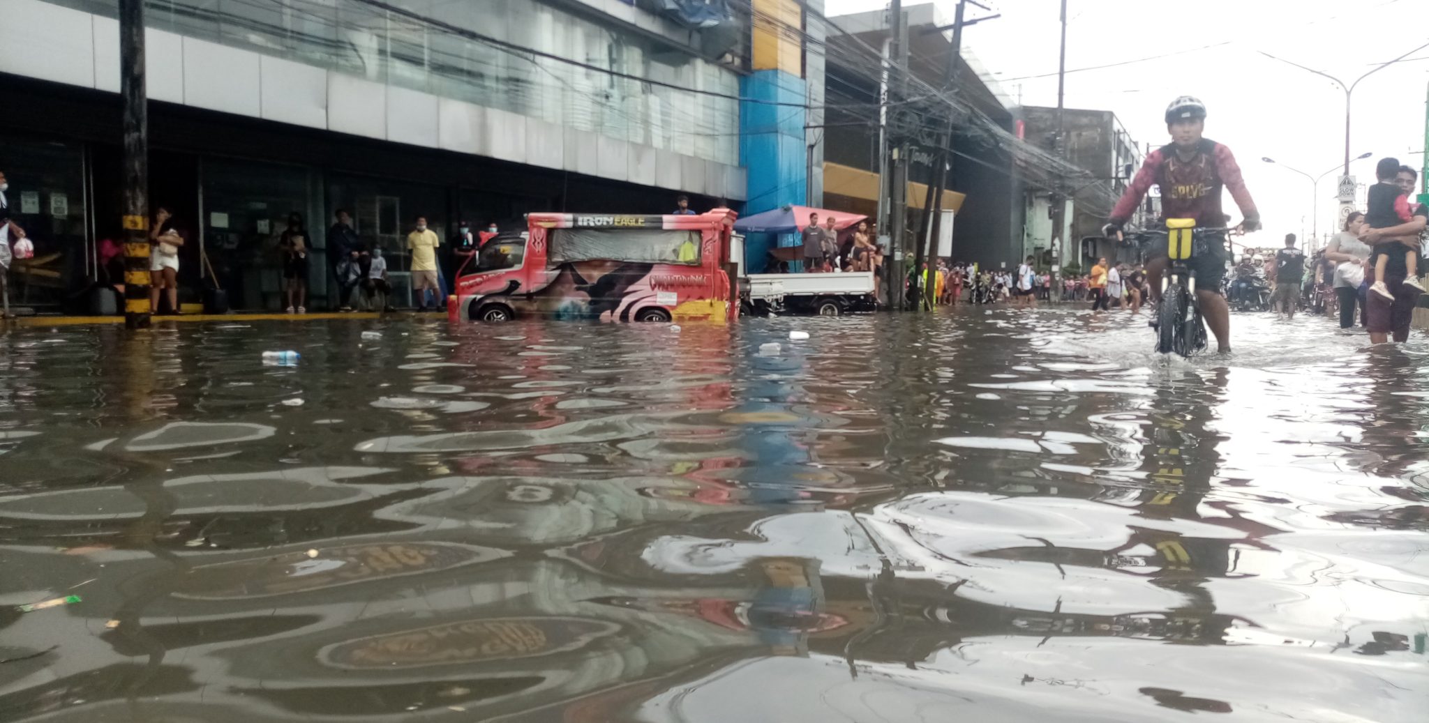 In Photos: Flood In N. Bacalso, Bulacao, Talisay City 