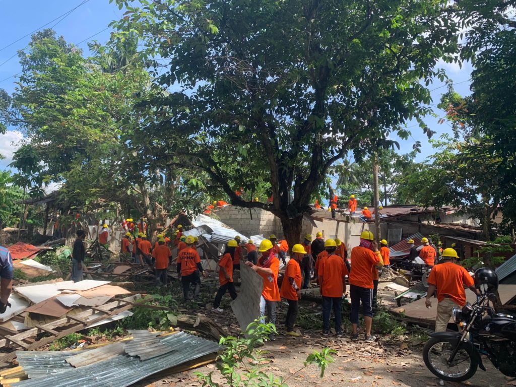 Relocation, financial aid to 200 affected Apas residents readied — Cebu City gov’t. The demolition team dismantles one of the houses in the Lot 937 are in Barangay Apas, Cebu City. | Wenilyn Sabalo
