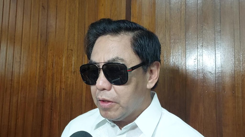 Telcos, MECO given until Dec. 16 to address dangling wires or permits will be revoked. Lapu-Lapu City Mayor Junard "Ahong" Chan gives telecommunications companies and the Mactan Electric Co. (MECO) until Dec. 16 for them to clear dangling, spaghetti wires in the city. | Futch Anthony Inso