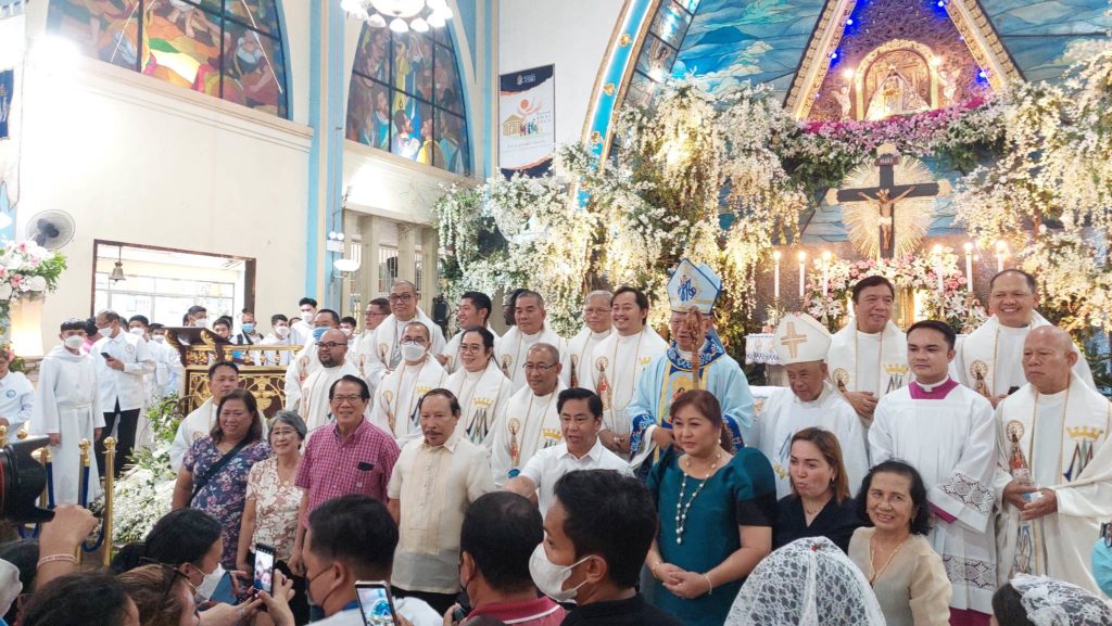 The Mass is also attended by Lapu-Lapu City government officials led by Mayor Junard Chan. | Futch Anthony Inso