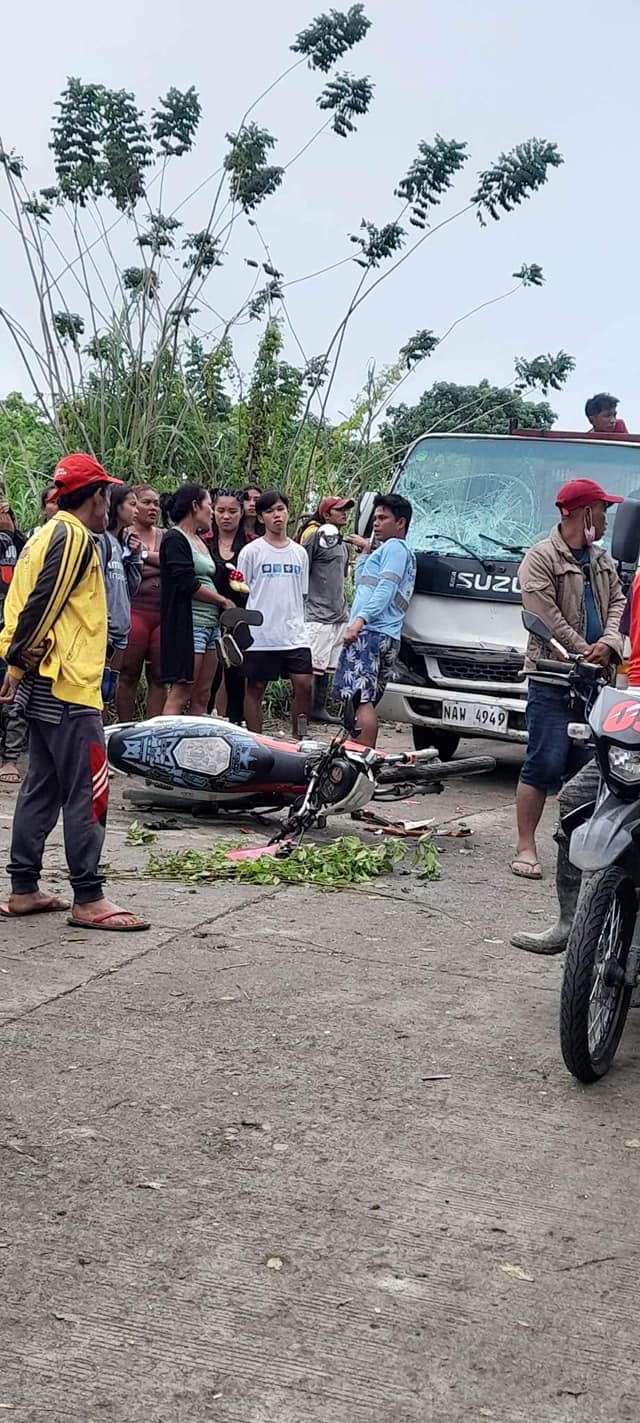 Police invite parents of minors involved in road accident in Cebu City's mountain brgy. In photo is the area where the motorcycle driven by a minor with other two girls as back riders and a truck figured into an accident in Barangay Sudlon 2 in Cebu City on Friday afternoon, Nov. 18. | Ramil Ayuman photo