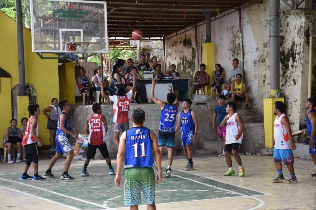 A friendly basketball game between drug surrenderers and the policemen of Talisay City Police Station on Sunday morning, Nov. 13, 2022, is a way to help drug surrenderers see that going into sports is better than getting back into illegal drugs. | Randy Caballes FB page