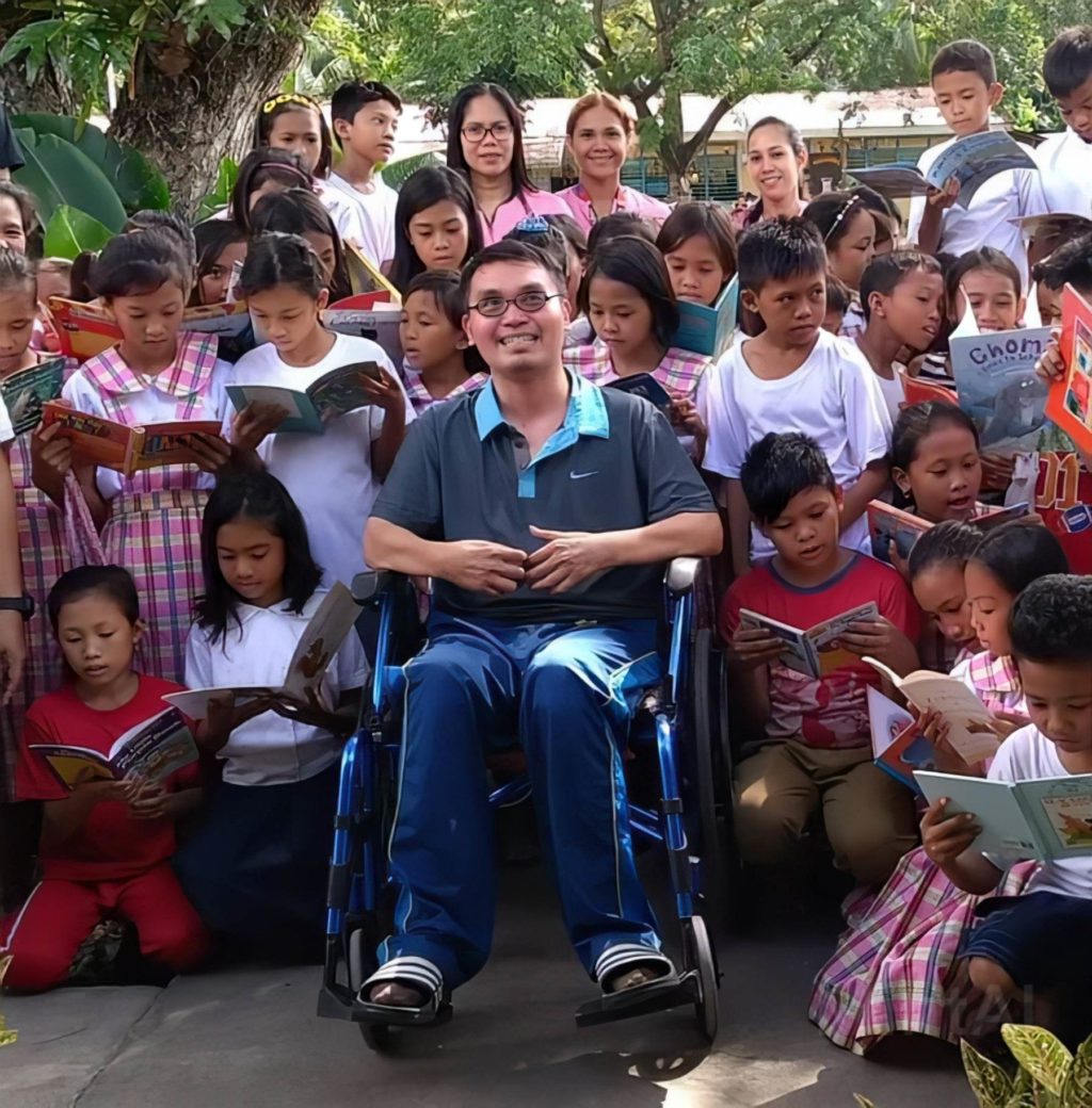 Zac Mansing: Volunteer on a wheelchair