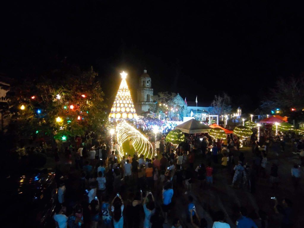 Minglanilla, Argao towns light Christmas trees of hope
