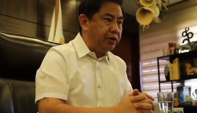 Chan to DPWH-7: Blacklist erring contractors. Lapu-Lapu City Mayor Junard "Ahong" Chan says that the Department of Public Highways in Central Visayas should blacklist erring contractors and prevent them from joining biddings and receiving projects. | Futch Anthony Inso