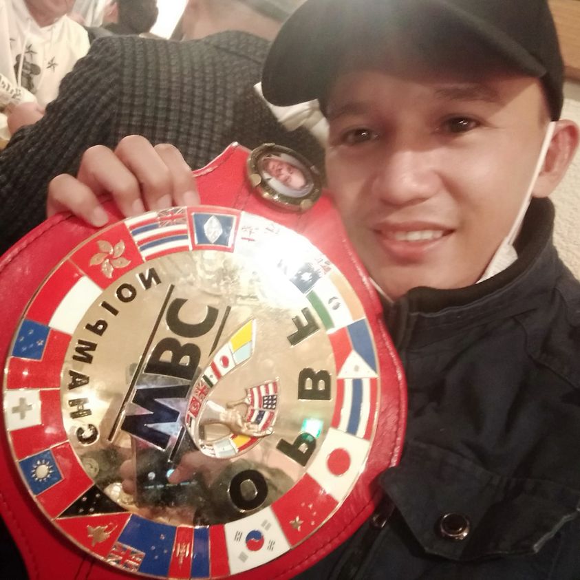 Joey Canoy proudly shows the OPBF light flyweight title which he snatched from Kenichi Horikawa via a 7th round on Sunday, Dec. 4, 2022. | Photo from Joey Canoy's Facebook page