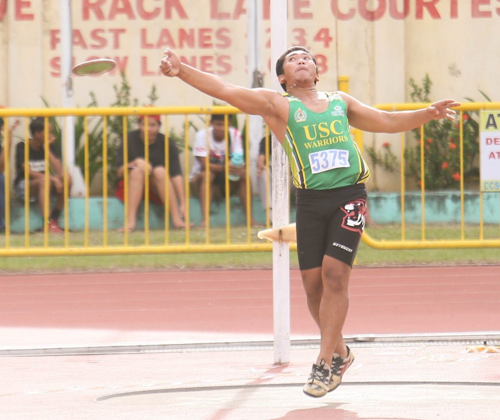 USC's Gio Beguña during the men's discus throw competition of the Cesafi athletics at the CCSC on Saturday, December 3, 2022. | Photo courtesy of Sugbuanong Kodaker