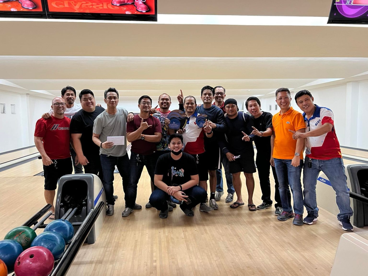 Team Apo Cement victorious in Naga Tenpin Bowling Tournament Cebu
