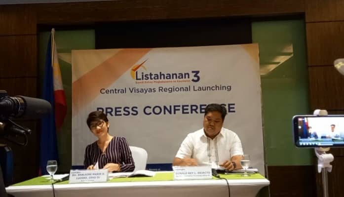 DSWD-7 Regional Director Shalaine Lucero (left) clarifies that the households which are enumerated are only in rural-classified barangays and pockets of poverty in urban-classified barangays. | Mary Rose Sagarino