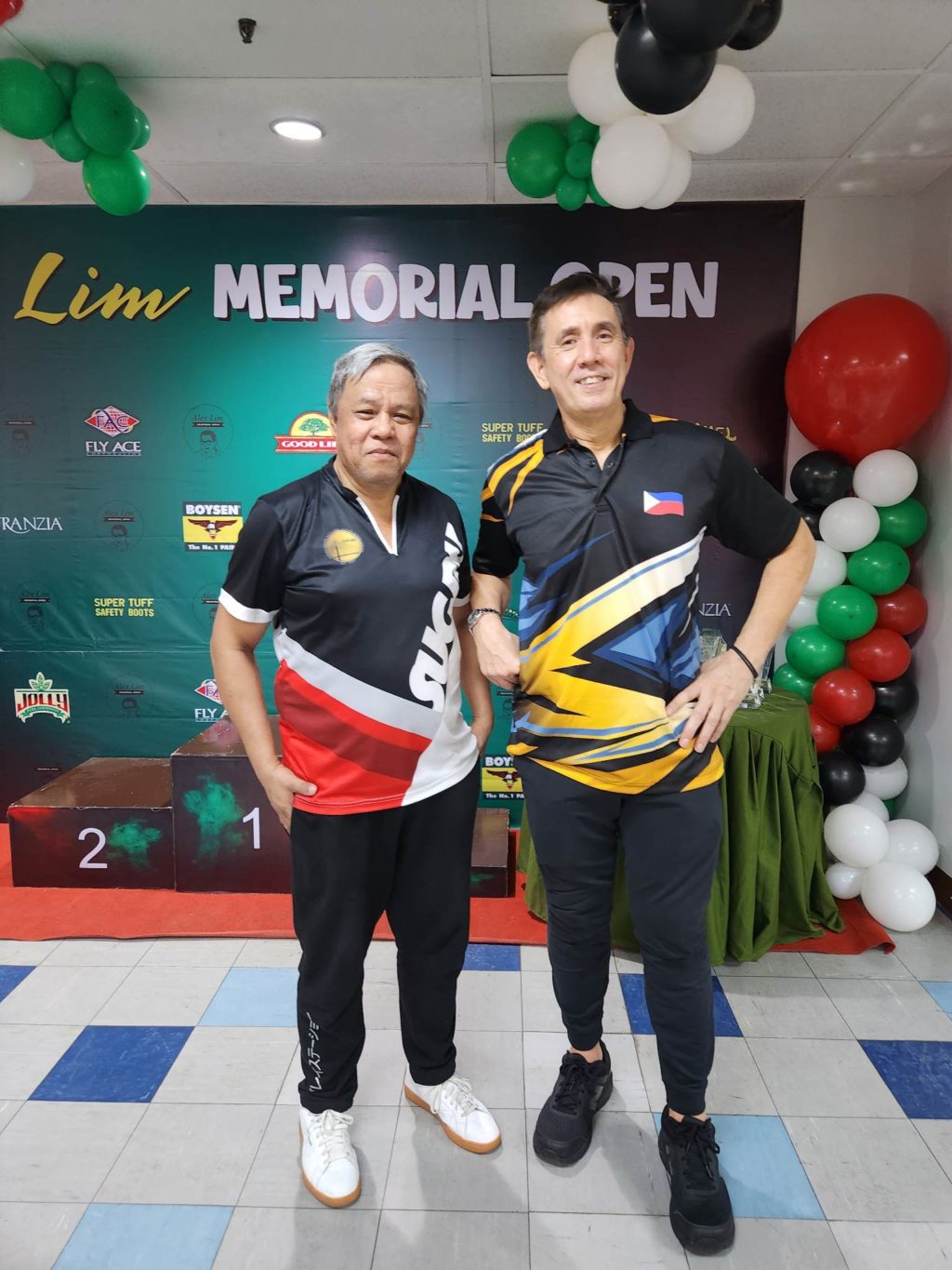 Sugbu prexy beats bowling legend Nepomuceno for 1st runnerup spot in Alex Lim Memorial Open. Edgar Alqueza (left) and Paeng Nepomuceno (right) pose for a photo during the awarding of the Alex Lim Memorial Open's masters open competition in Manila. | Contributed Photo