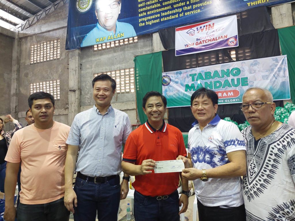 Lapu-Lapu Mayor Junard "Ahong" Chan (3rd from left) turns over a check worth P1 million for the fire victims of Sitio Paradise, Barangay Looc in Mandaue City to Mandaue City Vice Mayor Glenn Bercede today, Dec. 2. | Futch Anthony Inso
