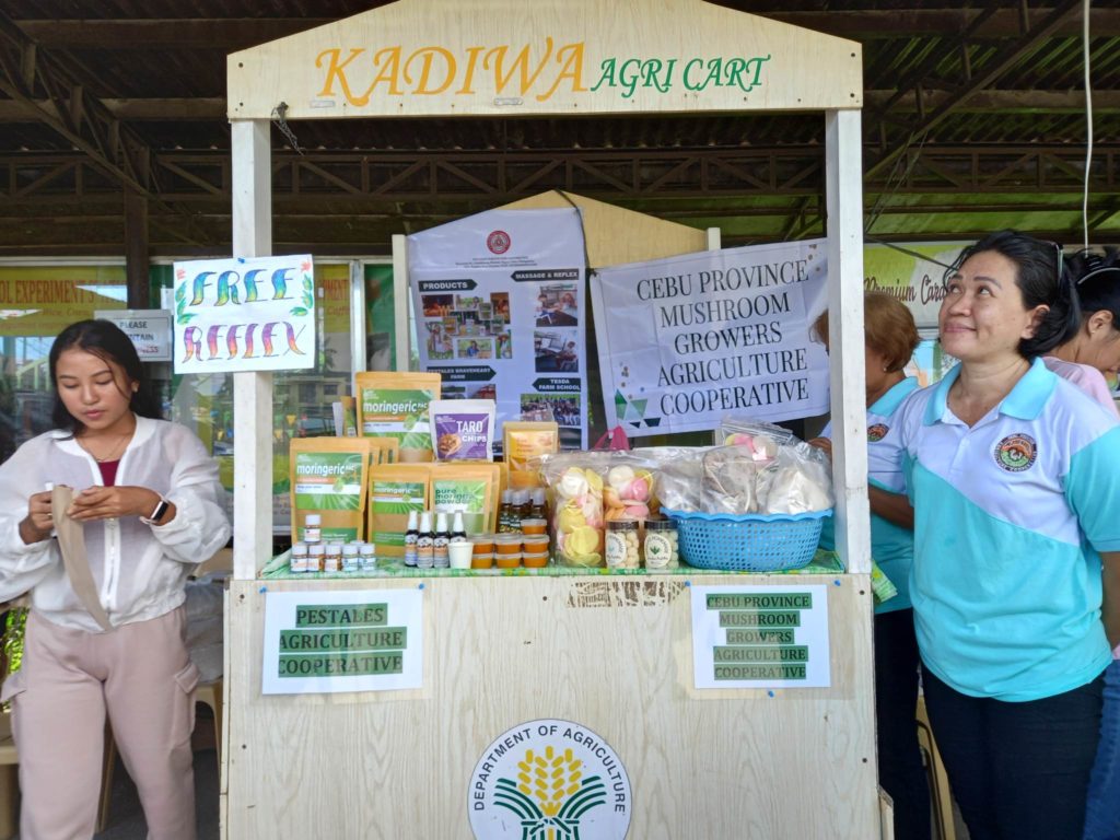 Kadiwa sa Pasko at DA-7: P25/kilo rice, affordable fresh produce sold to Cebuanos. Mushrooms are also available at the Kadiwa sa Pasko at the DA-7 compound in Mandaue City. |Mary Rose Sagarino