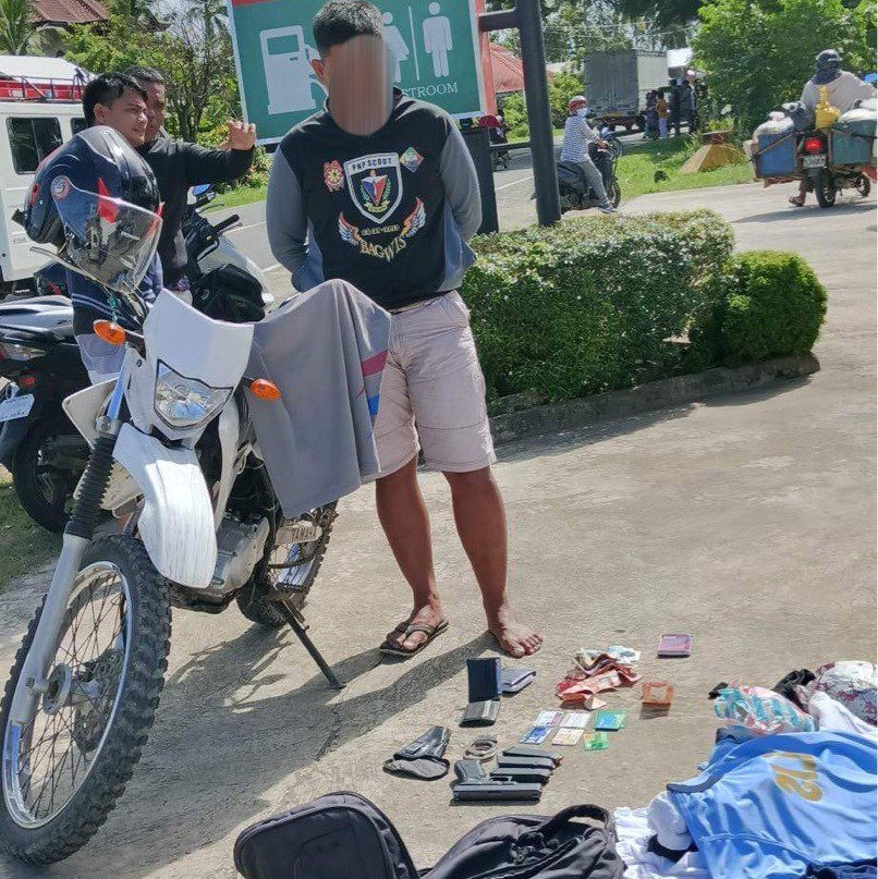 Policeman, who was into illegal gambling, caught robbing gasoline station in Bohol. Police Staff Sergeant Conchito Payac of the Dauis Police Station is arrested after he was caught allegedly robbing a gasoline station in Trinidad town in Bohol Province at past 1 p.m. today, Dec. 17. | Contributed photo via Paul Lauro