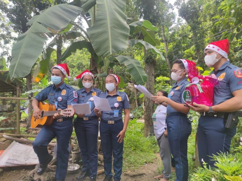 Santa cops: Talisay policemen bring Christmas spirit to Tapul drug surrenderers