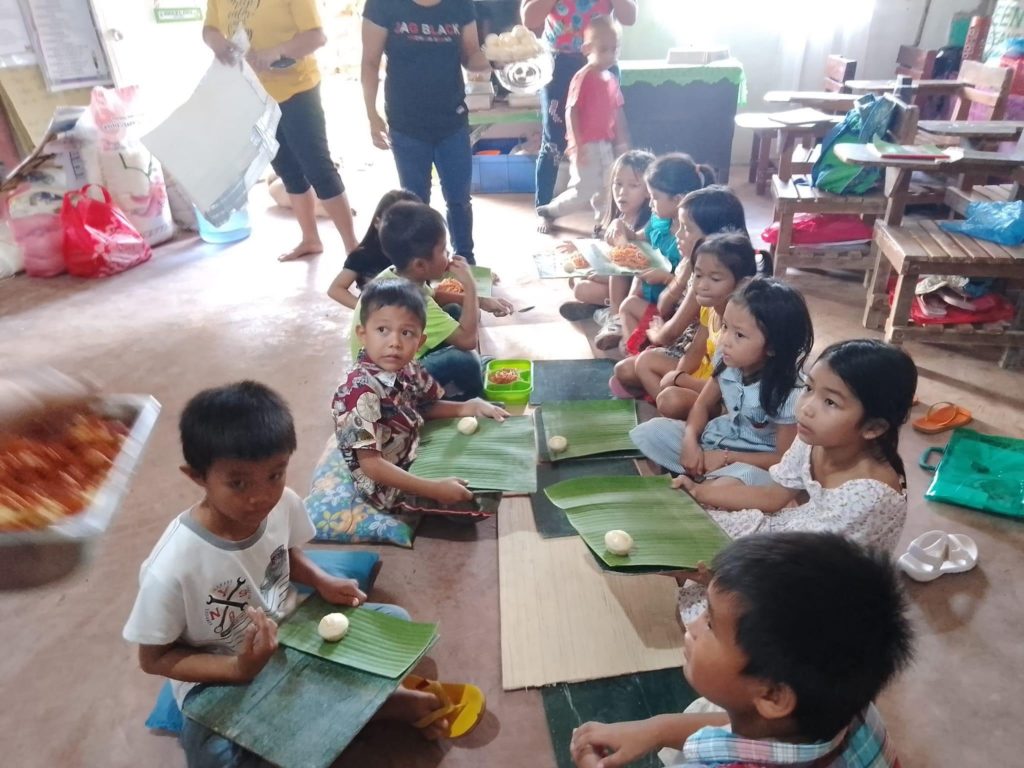Aside from using banana leaves as plates being an eco-friendly practice, it also helps the students to realize that one can be happy with just simple things. | Annalie Gantuangco