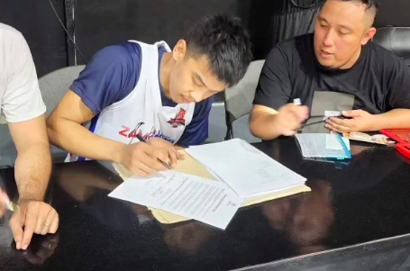Beleaguered player John Amores signs with Zamboanga Valientes. –CONTRIBUTED PHOTO