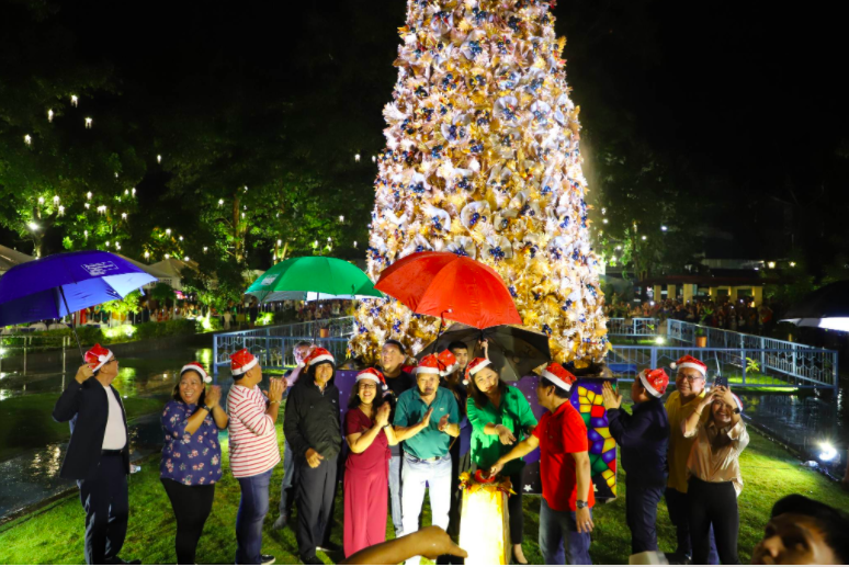 Lapu-Lapu City Mayor Junard Chan leads the tree lighing ceremony recently of the city's 30-foot Christmas tree at the Plaza Rizal in Barangay Poblacion. | Futch Anthony Inso