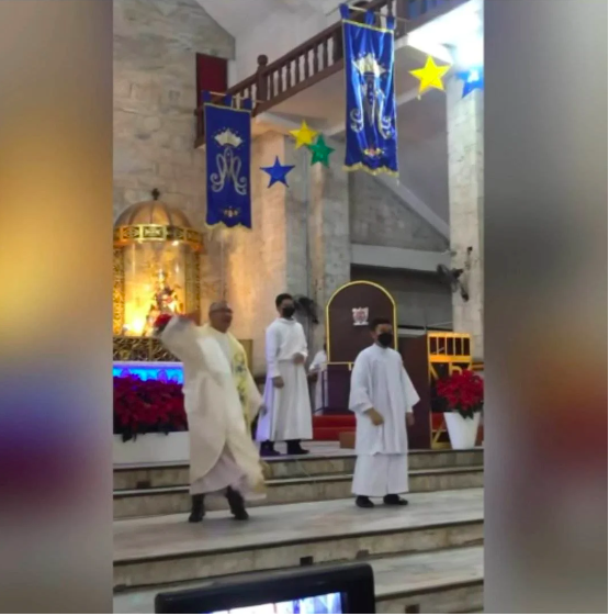 ‘Dancing’ Danao priest: Nonissue or sacrilege?. ‘CAROLING’ The now-viral video clip showed how the Dec. 18 “Simbang Gabi’’ (dawn Mass) in Danao City briefly featured what may be considered a “Tiktok” moment. —SCREEN GRAB FROM FACEBOOK VIDEO POSTED BY YENG ABINALES