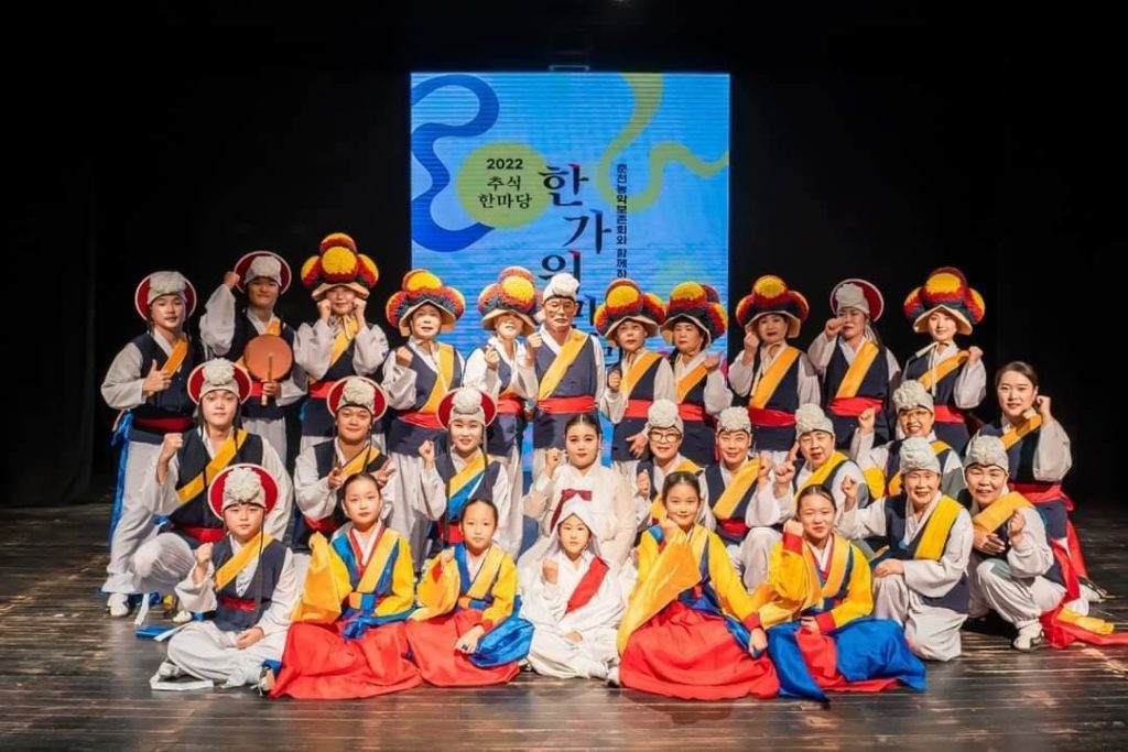 Korean performers, who will join Sinulog grand parade, to arrive on Jan. 11. In photo are members of South Korea’s Hwacheon Beomamgol Nongak Preservation Association of Wonju City, who will join the Sinulog grand parade next week. | Ricky Ballesteros