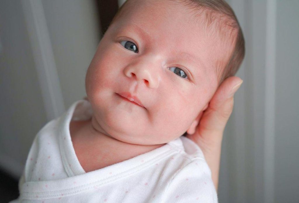 Jessy Mendiola reveals face of baby Isabella Rose who bears resemblance to grandma Vilma Santos