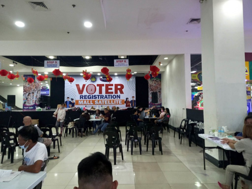Comelec-Mandaue is holding a voter's registration at the Pacific Mall in Mandaue City until Jan. 31 for the Barangay and SK elections this October. | Mary Rose Sagarino