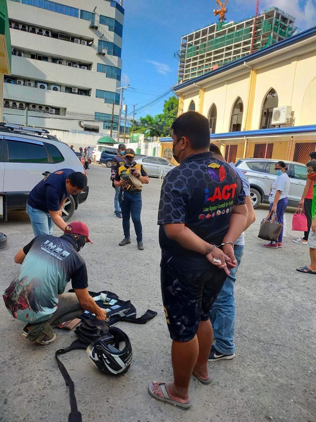 CCPO chief toCebu City cops: Don't engage in illegal activities or else ... In photo is the police officer assigned at the Mambaling Police Station in Cebu City was arrested after he allegedly extorted money from a motorist he flagged down for a traffic violation last January 25. | Contributed photo