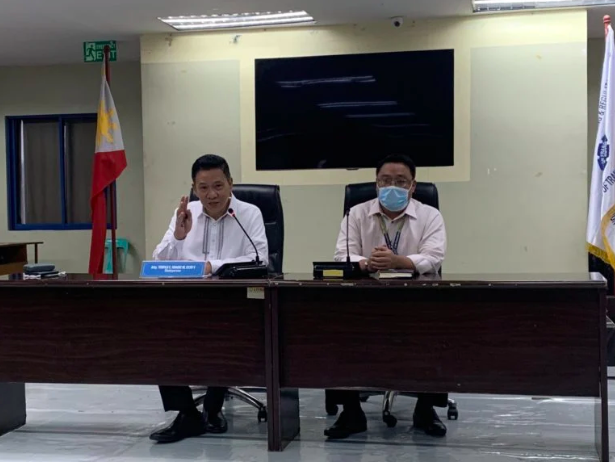LTFRB Chairman Teofilo Guadiz III (left) holds a press conference at the LTFRB Central Office in Quezon City on Friday, January 27, 2023, regarding the proliferation of unauthorized ride-hailing firms. INQUIRER.net / Jean Mangaluz