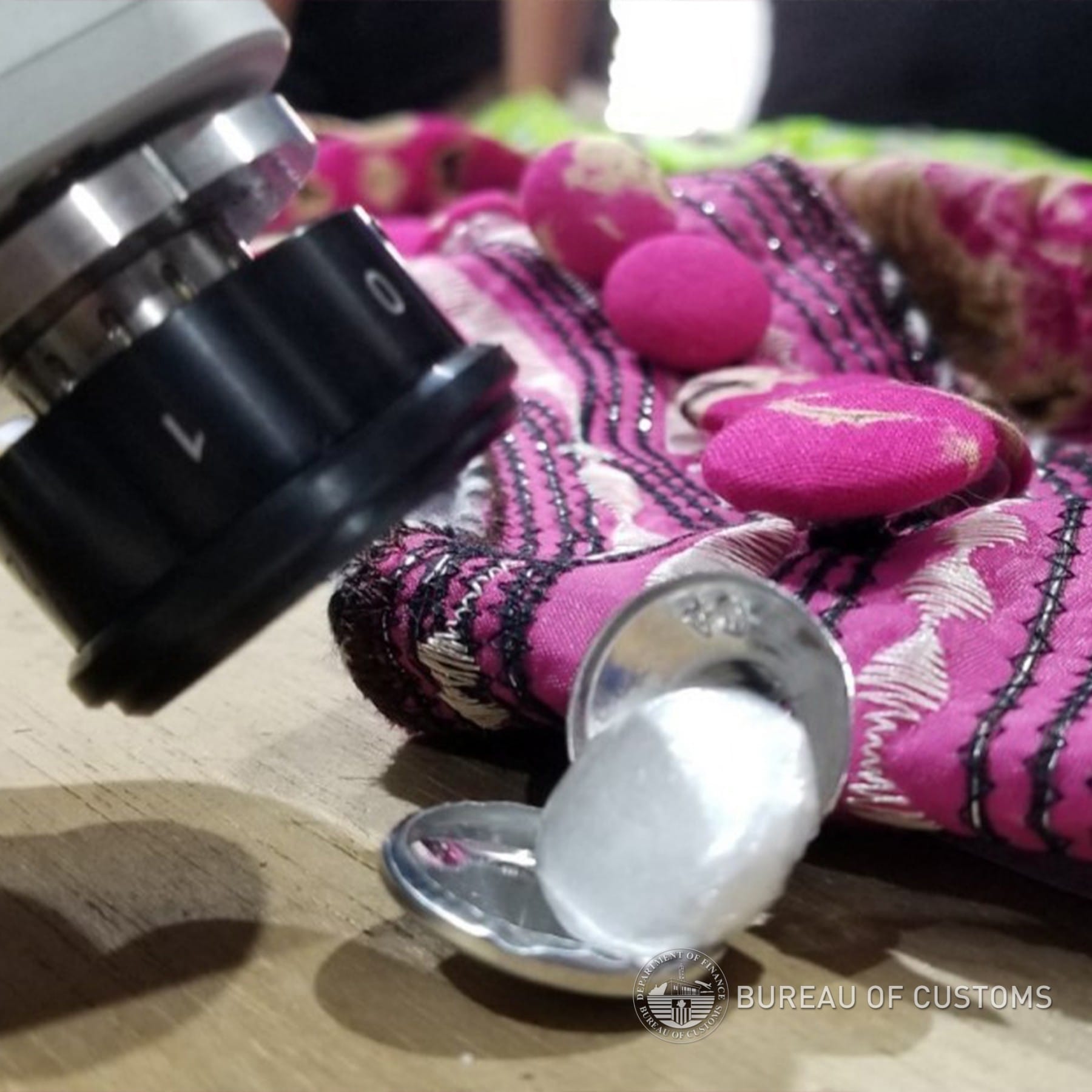 BOC seizes P5.7-M βshabuβ hidden inside buttons | Cebu Daily News