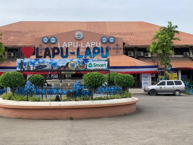 Lapu-Lapu offers clients visiting city hall lots of fun activities, free services for V-Day. There will be a singer to serenade clients and lots of other activities and fun for clients or people transacting at the city hall on Valentine's Day, tomorrow, Feb. 14. | File photo