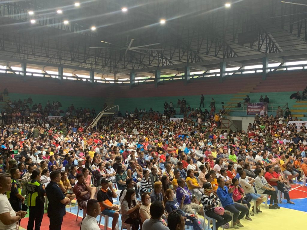 Some 1,094 beneficiaries receive cash assistance from the Department of Social Welfare and Development in Central Visayas (DSWD-7) on Saturday, Feb. 18, at the Minglanilla Sports Complex. | Pegeen Maisie Sararaña