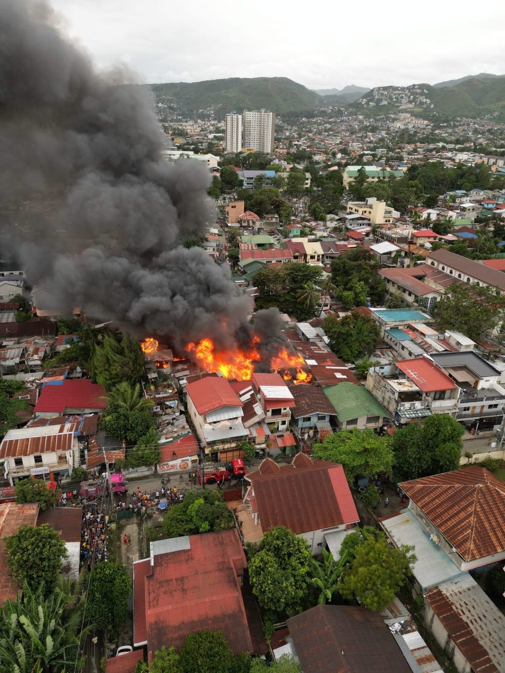 Fire burns down 13 houses in A. Lopez Street