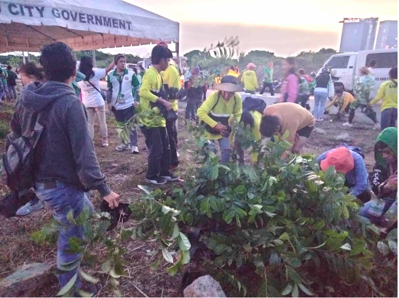 Participants of Cebu City's tree planting activity.