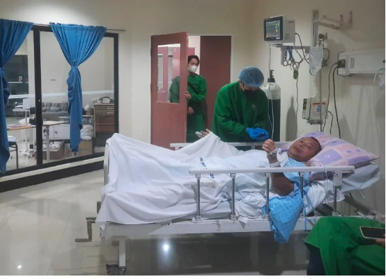 Ali Tabao , a staff of Lanao del Sur Gov. Mamintal Adiong Jr., recuperates in a hospital in Cagyan de Oro City, a day after the ambush in Sitio Landslide, Dilimbayan, Maguing town on Friday, February 17, 2023.( Photo by Richel V. Umel, Inquirer Mindanao)