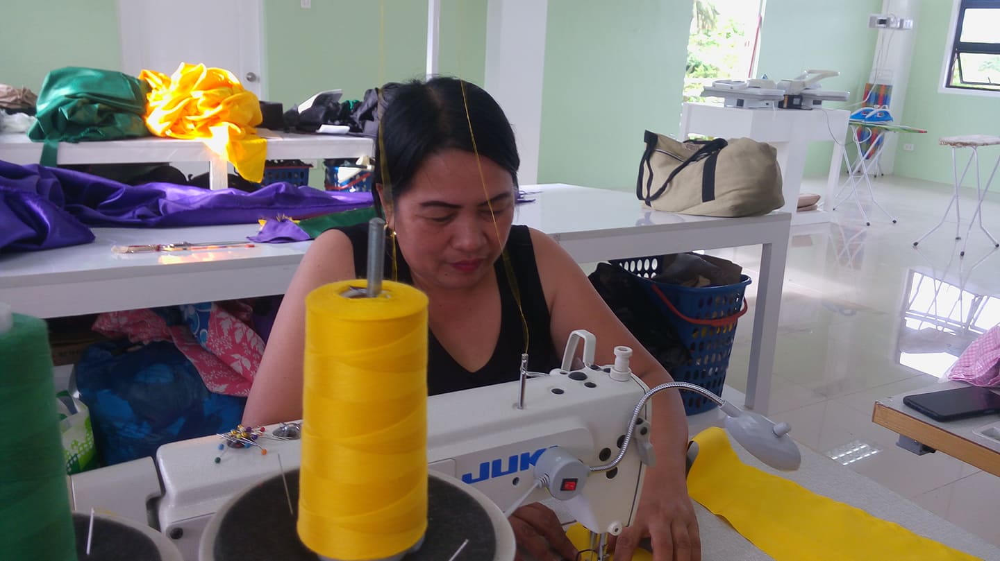 Tagbilaran City gov't empowers mothers through dressmaking, tailoring ...