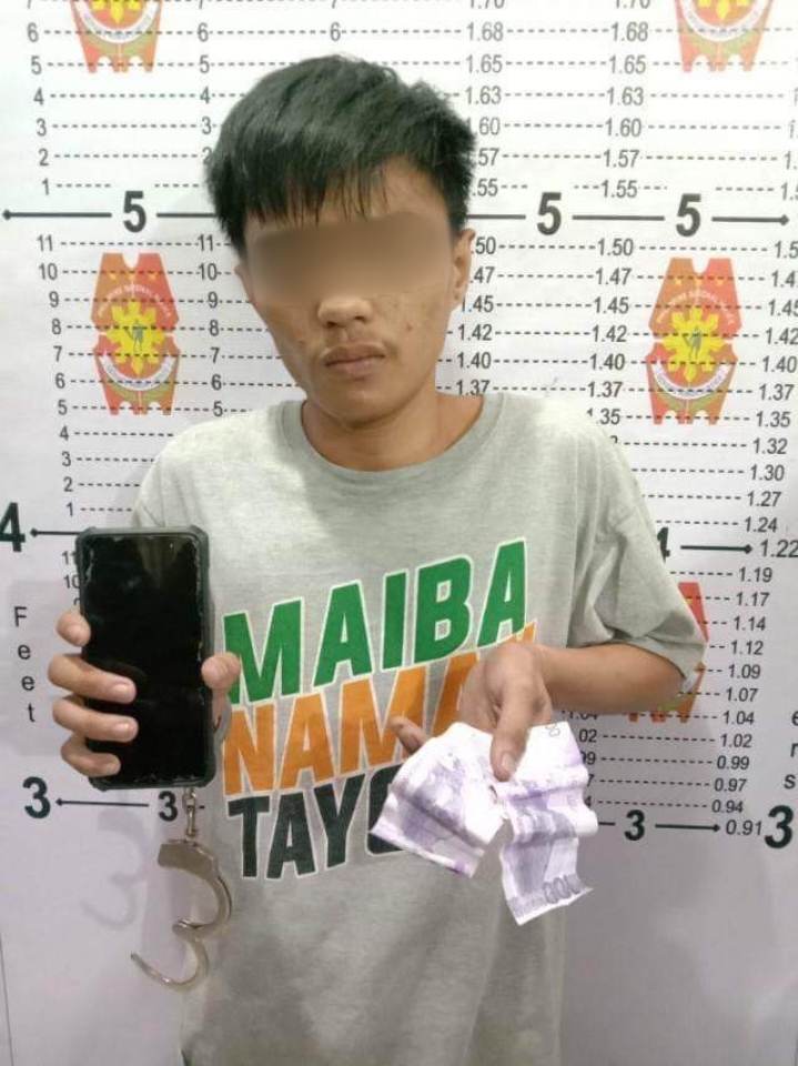 Police catch fleeing 'robber,' who held up 2 call center agents; look for 2 cohorts who escaped. In photo is the suspect who was caught by Mabolo police. 