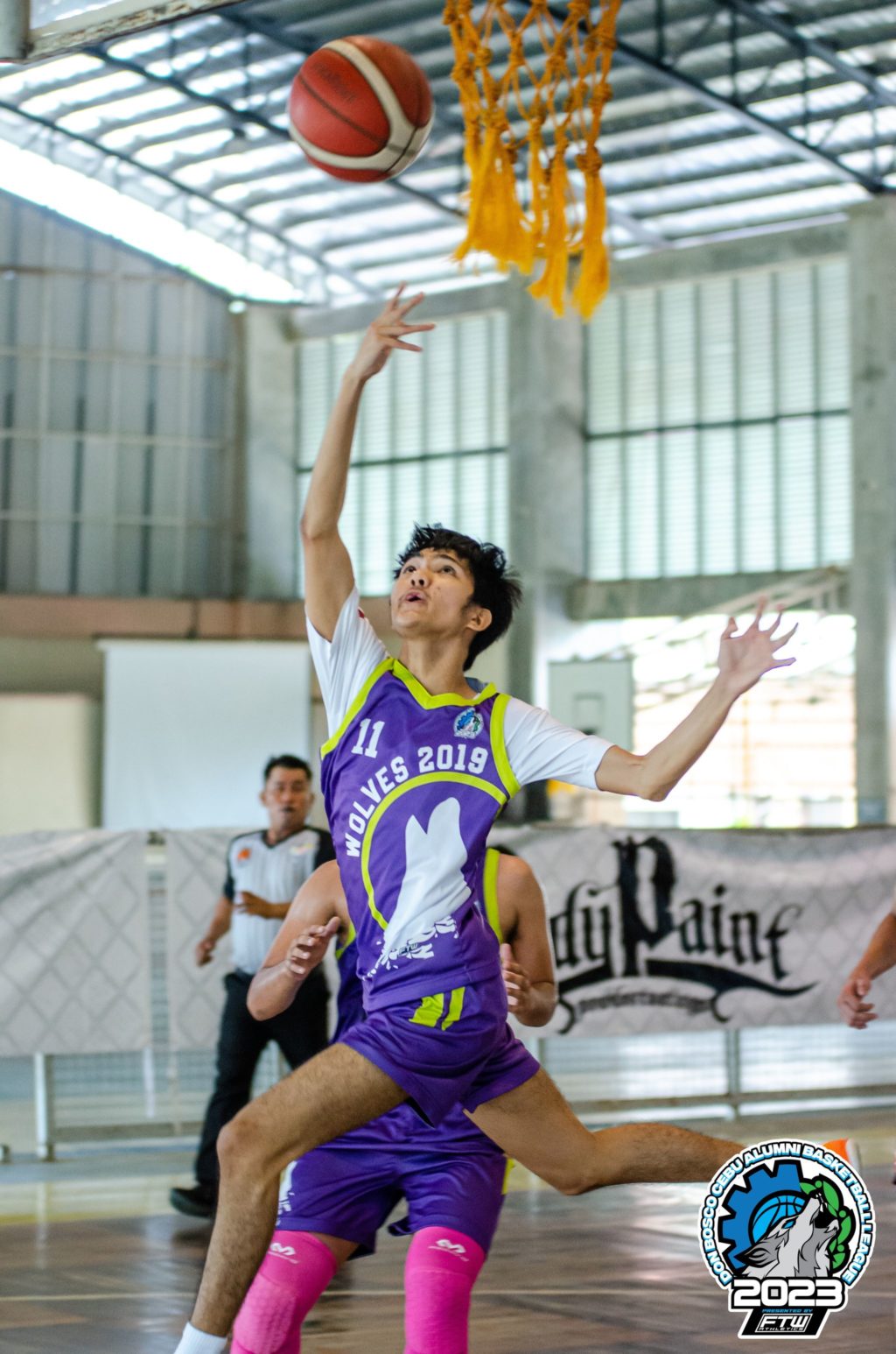 A player from Batch 2019 makes a difficult layup during their Don Bosco Cebu Alumni Basketball League 2023 at the DBTC gymnasium. | Contributed Photo
