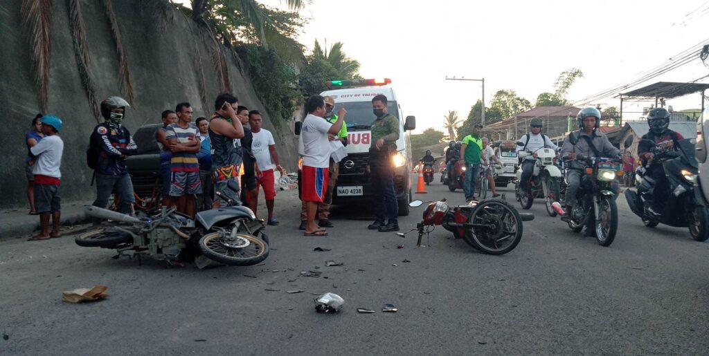 Traffic policemen assess the accident scene as emergency responders prepare to leave the area to bring those injured in the Barangay Lagtang, Talisay City accident early this morning, March 13. | Paul Lauro 