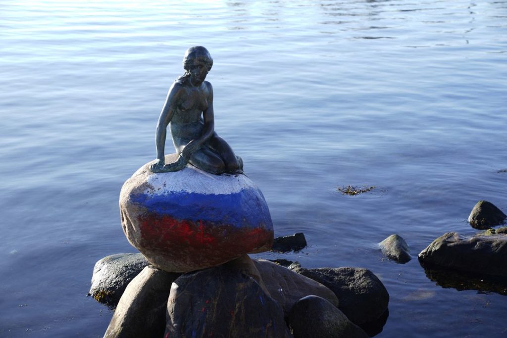 A statue of 'The Little Mermaid' is seen, created by the sculptor Edvard Eriksen and modeled after his wife, Eline, with the Russian flag painted on the stone she sits on, in Langelinie, Copenhagen, Denmark March 2, 2023. Ida Marie Odgaard/Ritzau Scanpix/via REUTERS