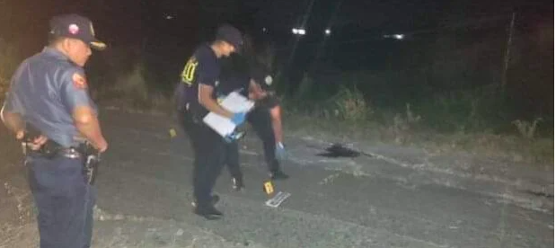 PROBE. Responding San Ildefonso and Bulacan forensic police team investigate the crime scene in Barangay Bohol na Mangga, San Ildefonso town where Lt. Col. Marlon Serna, chief of San Miguel police, was killed in a gunfight. Photos by Bulacan police