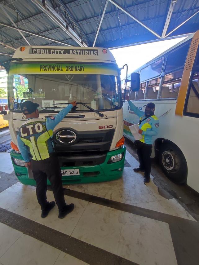 Photo of LTO-7 inspectors for story: Oplan Biyaheng Ayos: 24 PUVs fail LTO-7's roadworthiness test