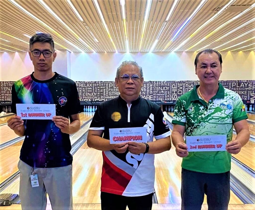 Geff Buyco (center) during the awarding ceremony of the SUGBU Bowling Shootout Tournament last Sunday. He's joined by Luke Bolongan (left) and Rene Ceniza (right).