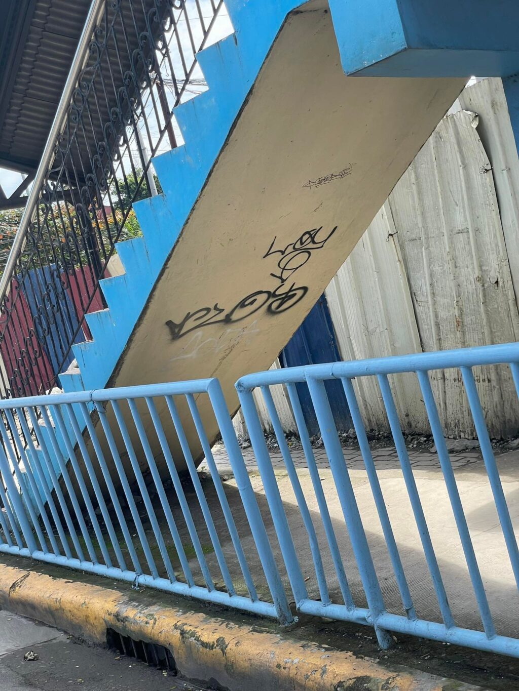 Mayor Junard Chan shares a photo showing the stairs of a skywalk in Lapu-Lapu City that was not spared by vandals.