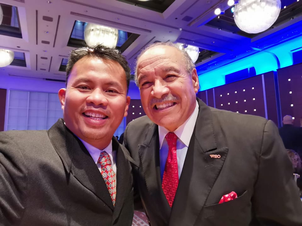Edito Villamor (left) poses with World Boxing Organization (WBO) president Paco Valcarcel at an event abroad. | Facebook photo