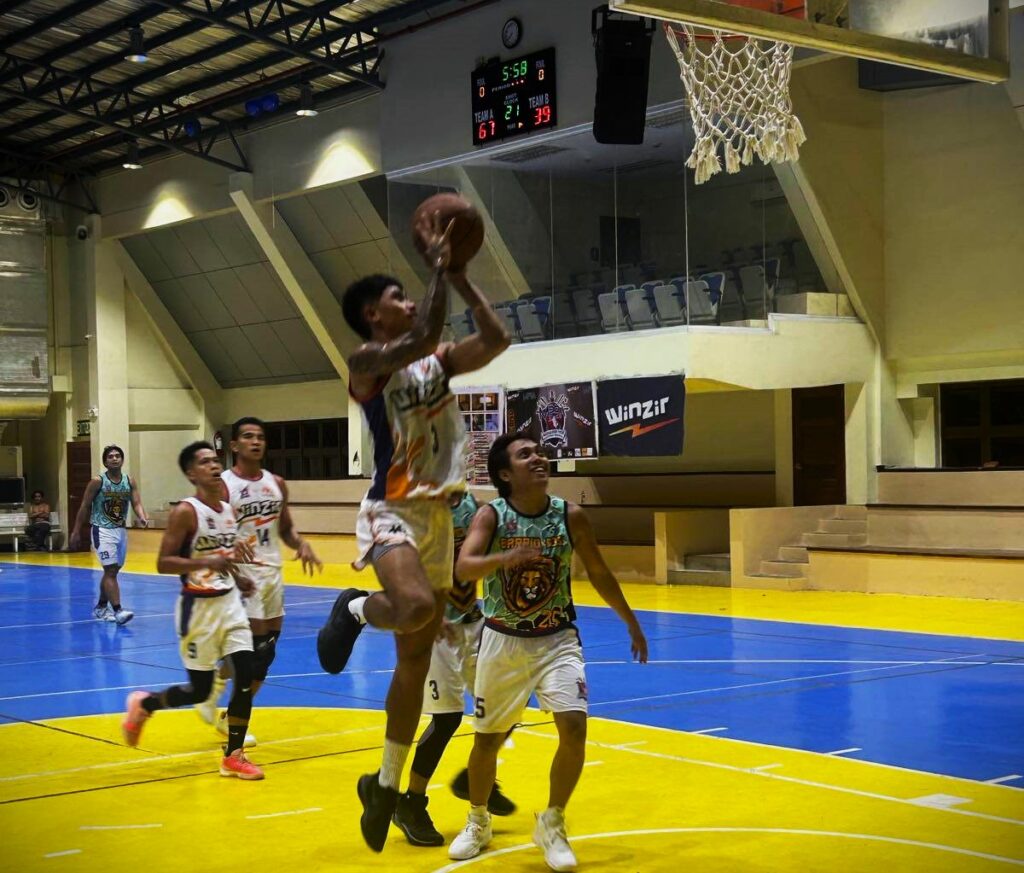 ARQ Builders destroys Barrio Dos, extends win-streak to 5 in MPBA hoop wars. In photo is Tommy Ugsimar of ARQ Builders soaring high for a shot during their game against Barrio Dos in the MPBA on Saturday evening. | Contributed Photo