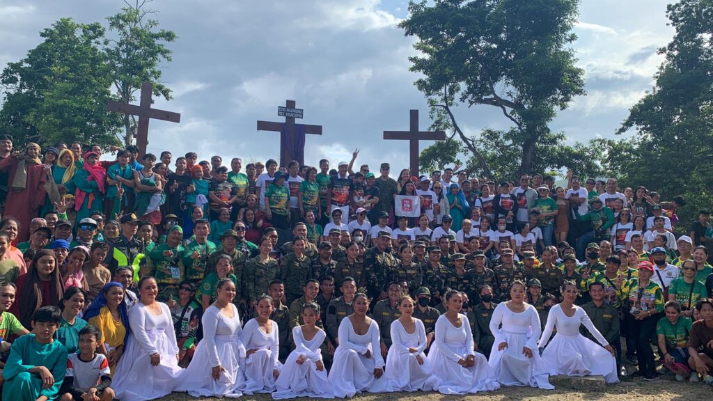 The cast of the "Buhing Kalbaryo" and police, and others involved in making the street play this year possible take time out to have a group photo after the lenten presentation.| Wenilyn Sabalo