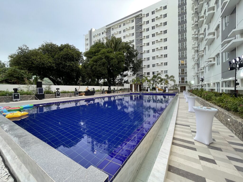 Symfoni Nichols by Gaisano-lead and Cebuano developer Taft Properties launches its completed amenity deck which features an adult and children's swiming pool at the second level of the property